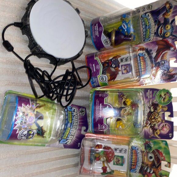 SKYLANDER FIGURES (12) FIGURES IN ALL. INCLUDES PORTAL OF POWER PS3/PS4 WII WII - Picture 2 of 6